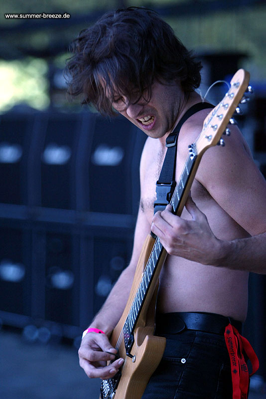 Bild eines Mitglieds der Band Age of Ignorance beim Live-Auftritt.